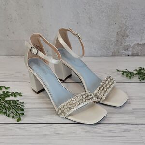 Silver Slipper Jubilee Ivory Satin Pearl Embellished Heels Womens Size 9M